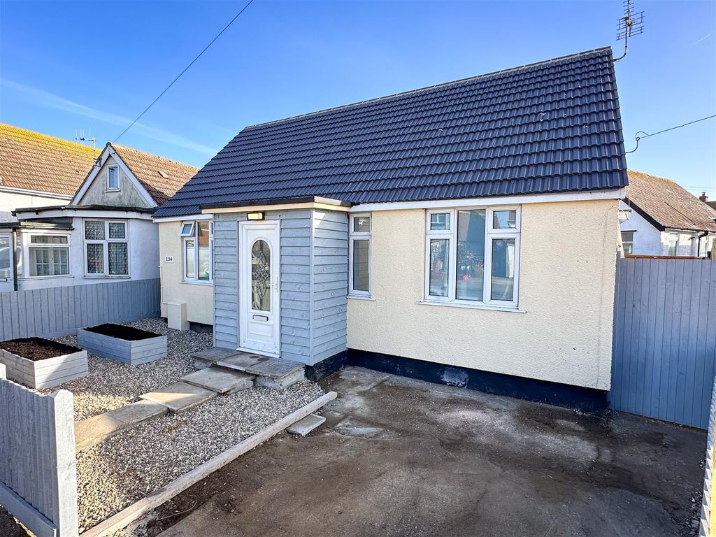 3 bed chalet for sale in Golf Green Road, Jaywick, ClactonOnSea CO15