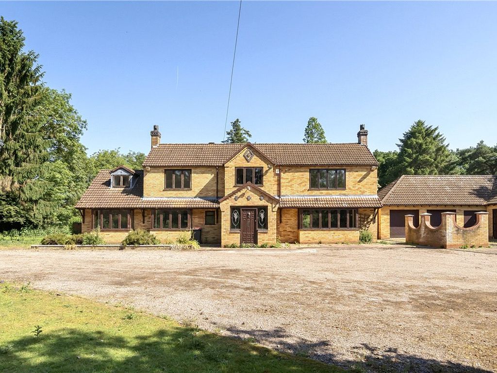 5 bed detached house to rent in Kingsbury Road, Marston, Sutton