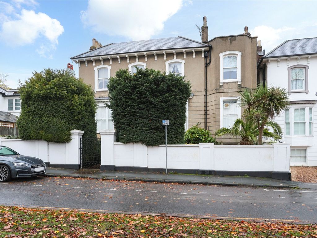 2 bed flat for sale in Esher Green, Esher KT10, £450,000 Zoopla