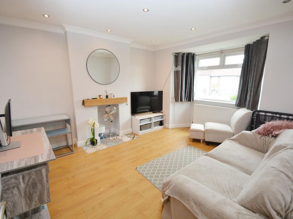 1 bed flat for sale in Reading Road, Northolt UB5 Zoopla
