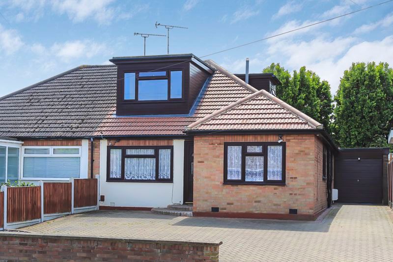 4 bed property for sale in Wren Avenue, Eastwood SS9 Zoopla