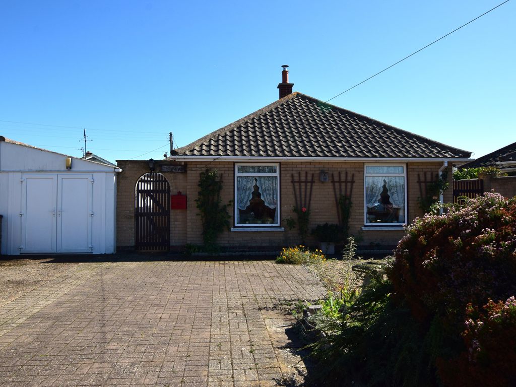 3 bed detached bungalow for sale in Innings Drive, Pevensey BN24, £