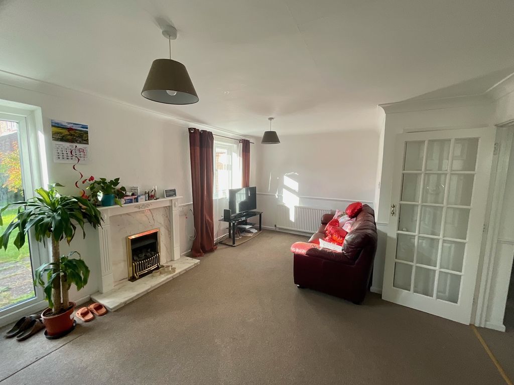 4 bed property to rent in Monks Place, Totton, Southampton SO40, £1,850