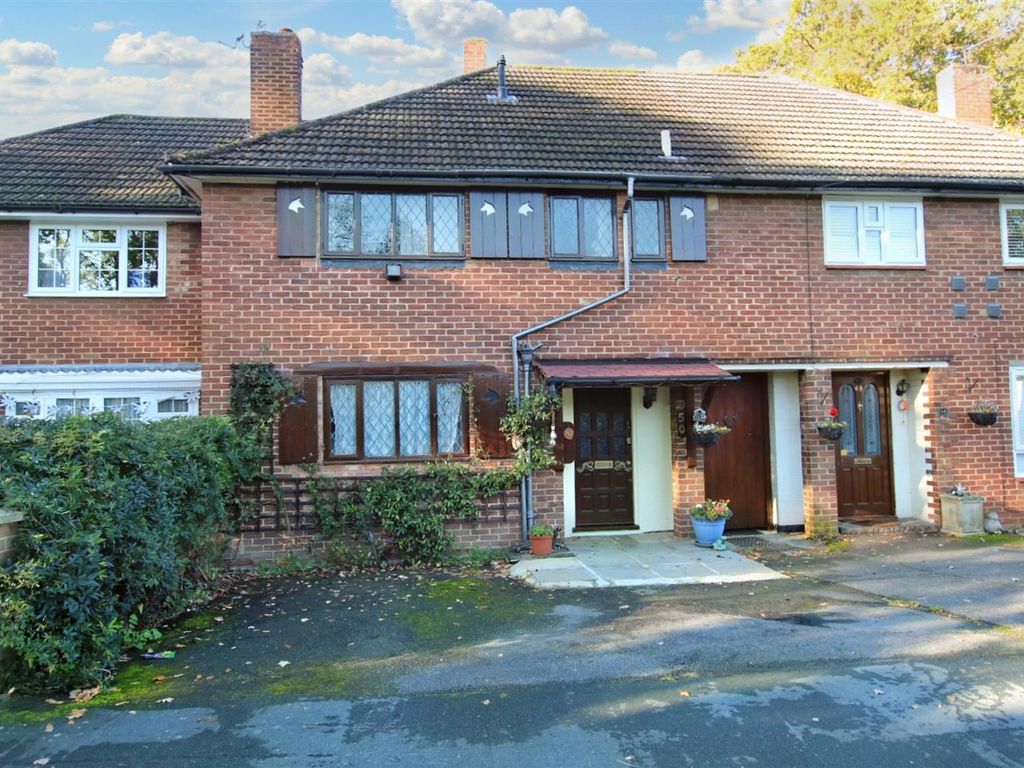 3 bed terraced house for sale in Clare Crescent, Leatherhead KT22 Zoopla