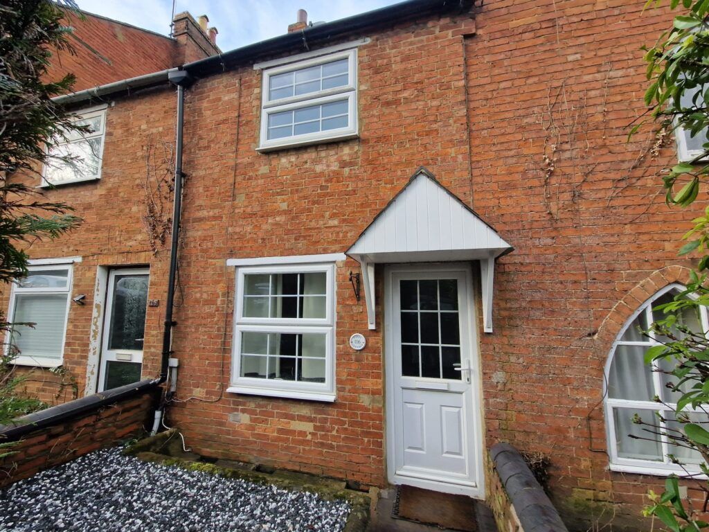 2 bed town house to rent in Broughton Road, Banbury, Oxon OX16, £1,150