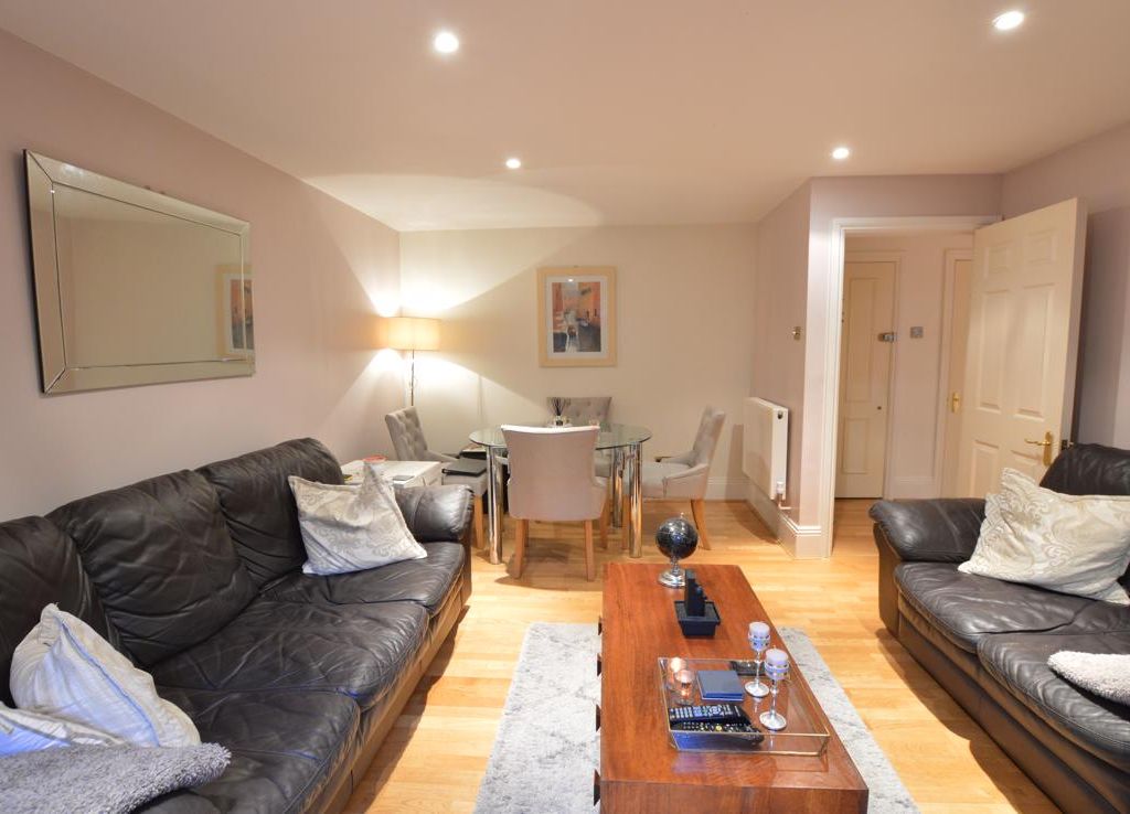 3 bed flat to rent in Royal Drive, London N11 Zoopla