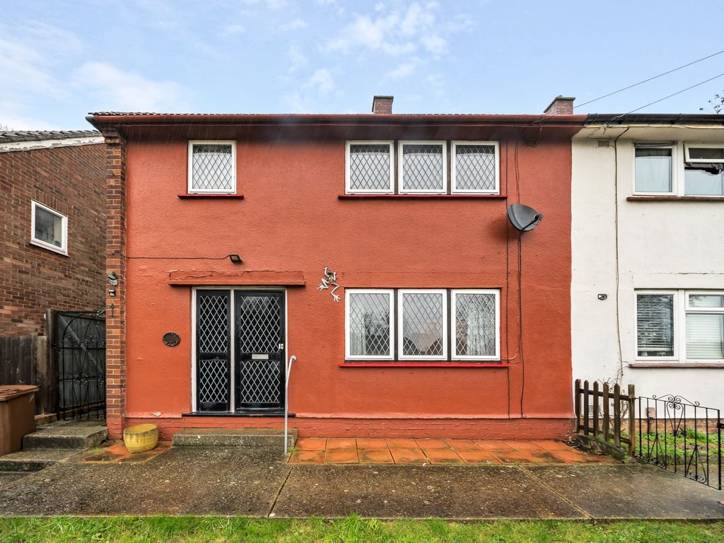 3 bed end terrace house for sale in Sycamore Road, Strood, Rochester