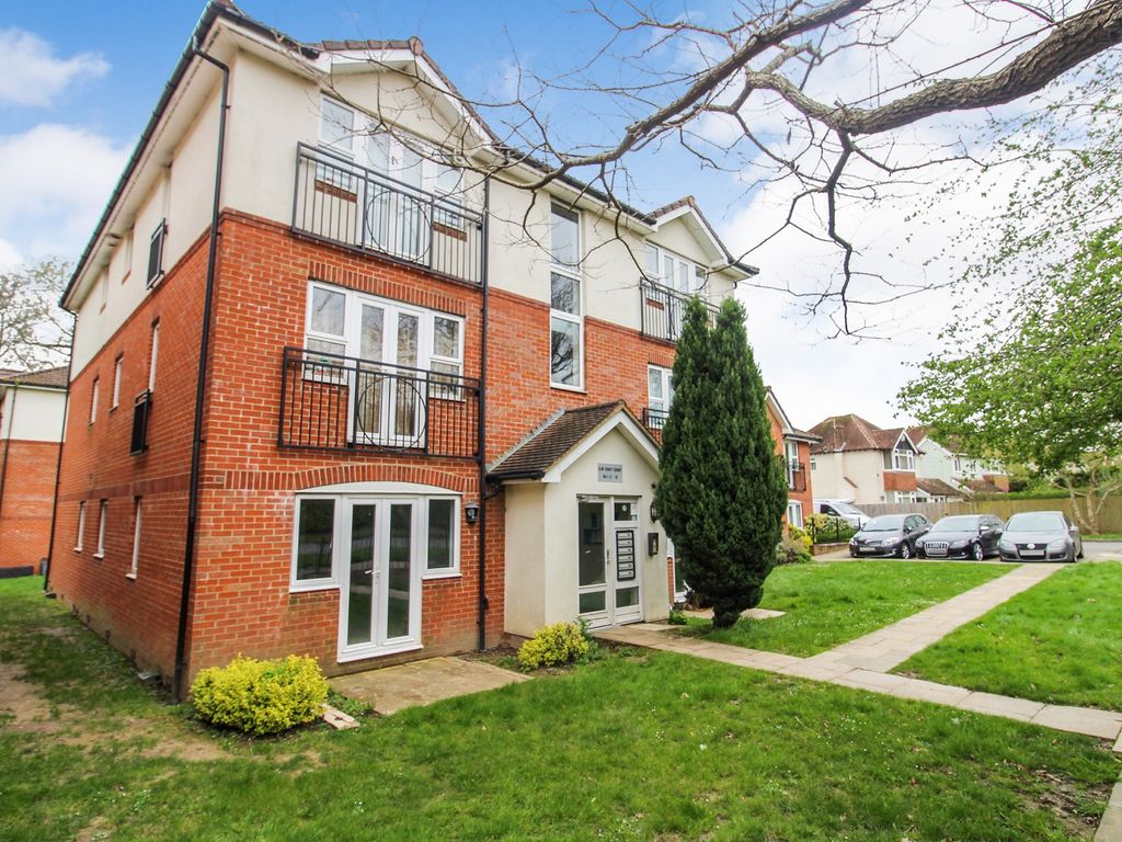 2 bed flat for sale in Elmcroft Court, Three Bridges Road, Crawley