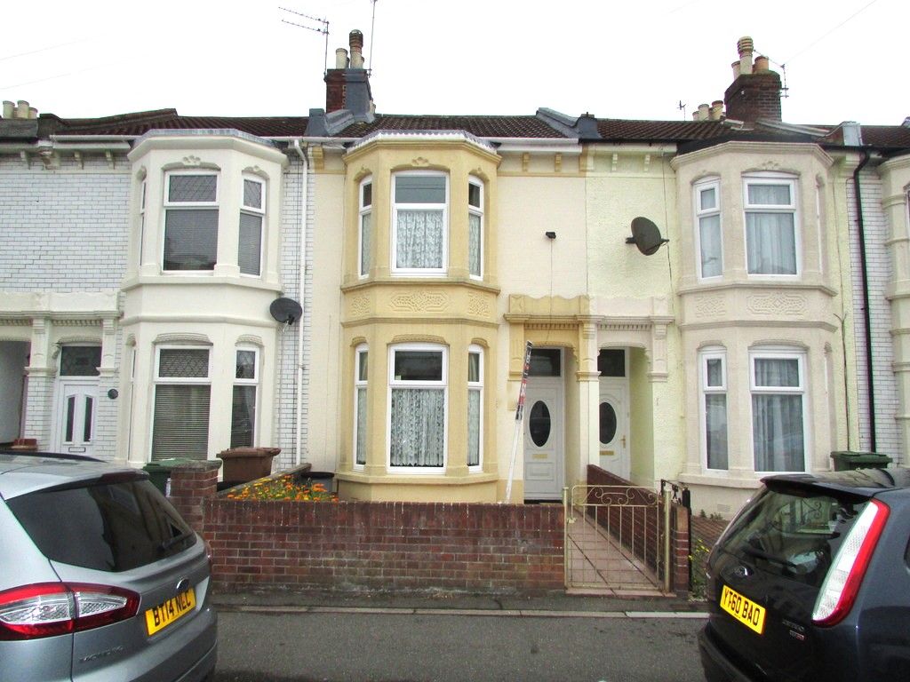 3 bed terraced house to rent in Laburnum Grove, Portsmouth PO2, £1,350