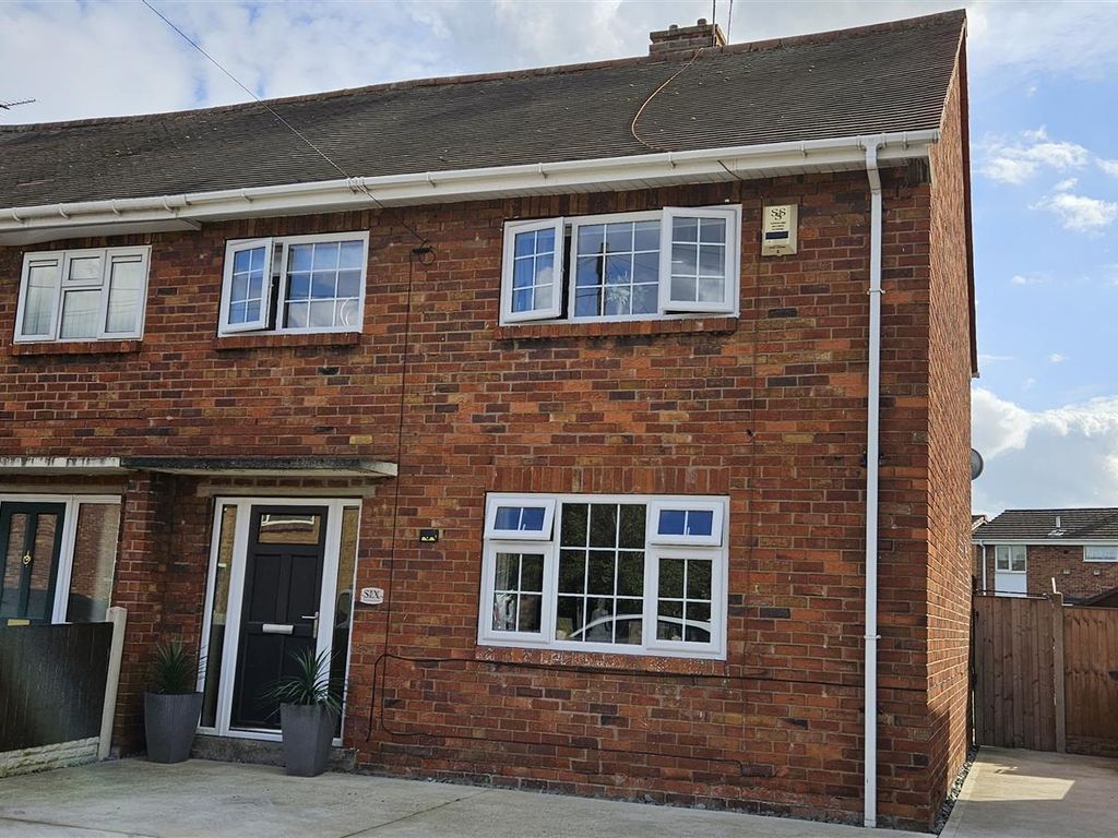 3 bed semidetached house for sale in Milton Road, Carcroft, Doncaster