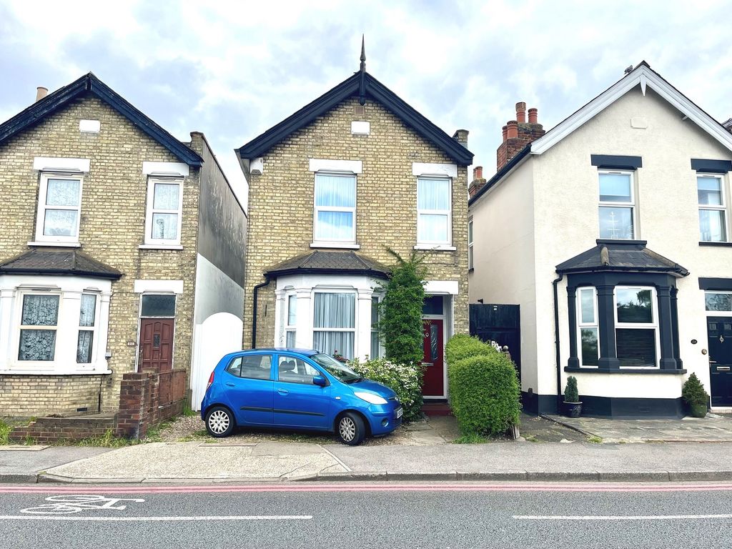 3 bed detached house for sale in Hook Road, Chessington, Surrey. KT9, £550,000 Zoopla