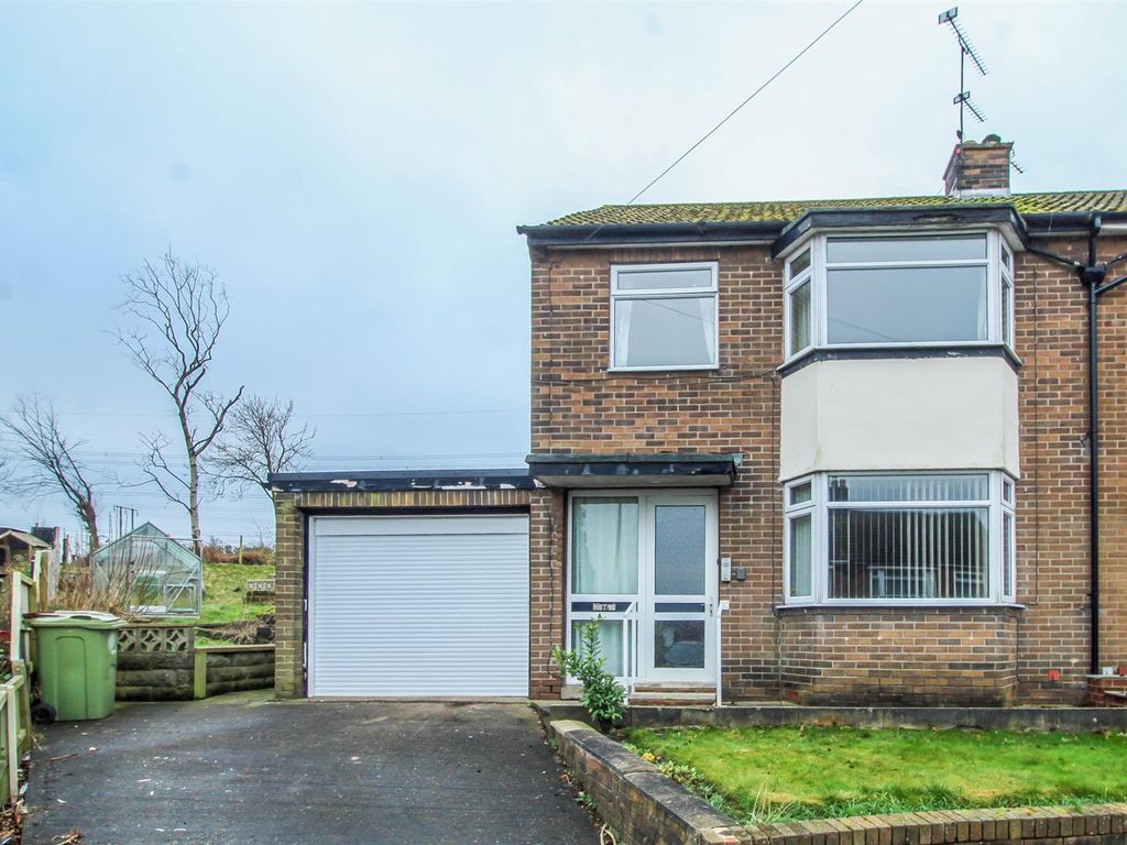 4 bed semidetached house for sale in Sylvester Avenue, Normanton WF6