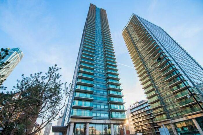 Landmark Buildngs East Tower Isle Of Dogs South Quay Canary Wharf London E14
