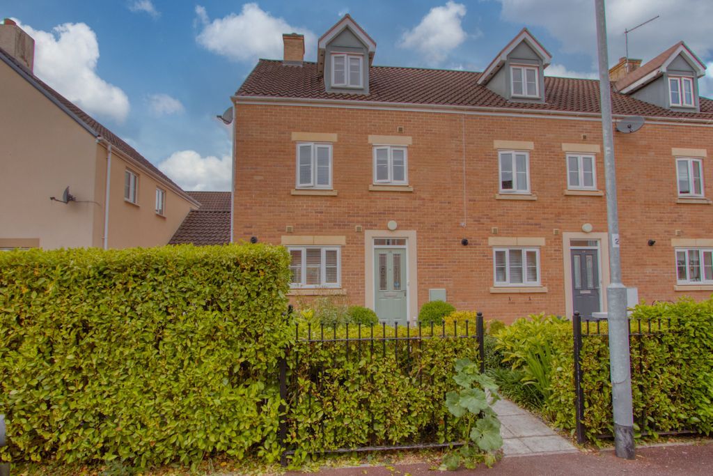 4 bed end terrace house for sale in Morse Road, Norton Fitzwarren