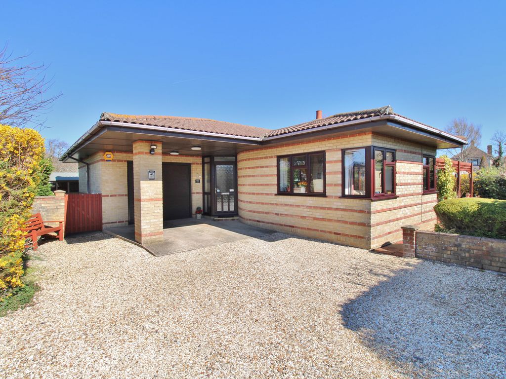 3 bed detached bungalow for sale in Hill Head Road, Hill Head, Fareham