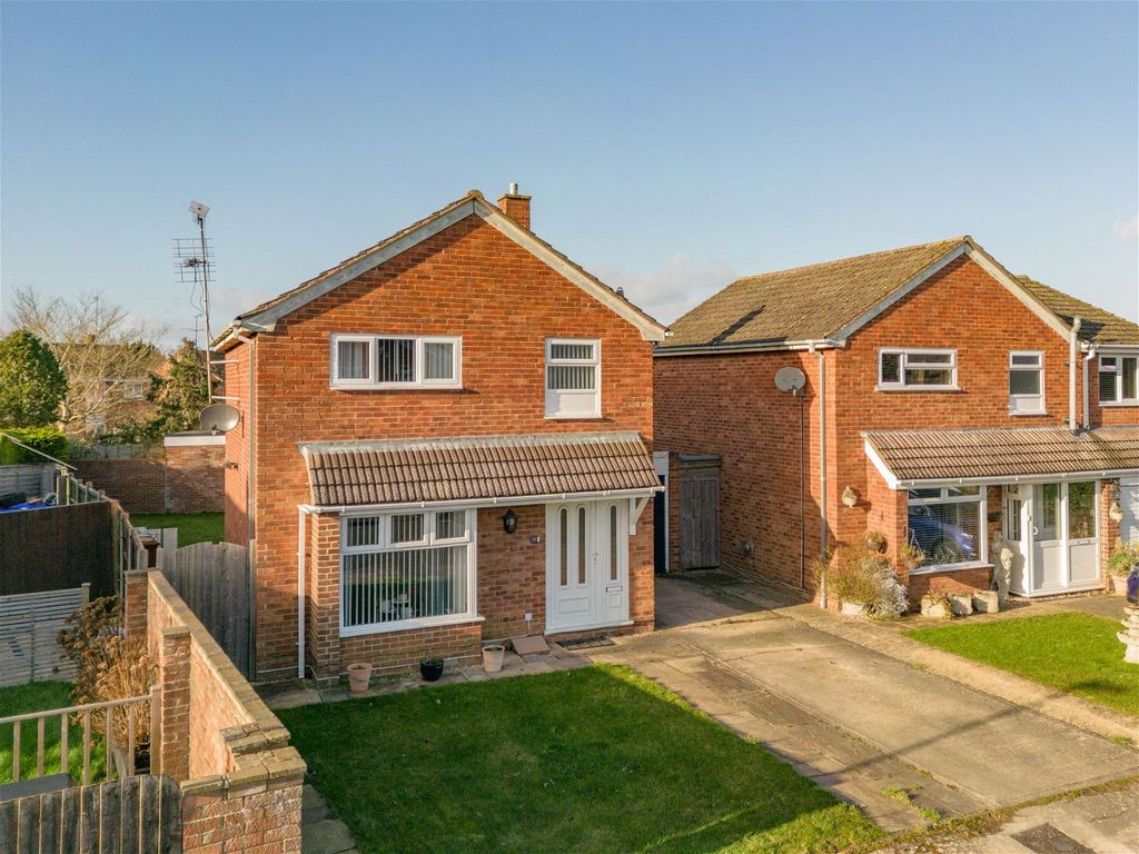 3 bed detached house for sale in Denley Close, Cleeve