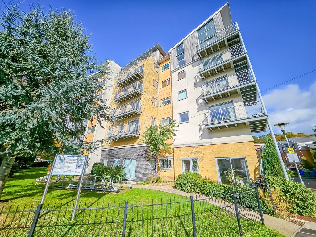 2 bed flat for sale in Brand House, Farnborough GU14, £240,000 Zoopla