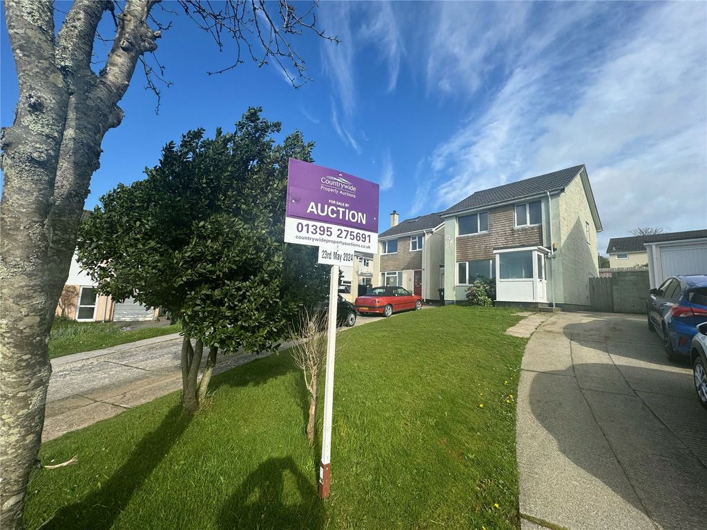 3 bed link detached house for sale in Treryn Close, St. Blazey, Par