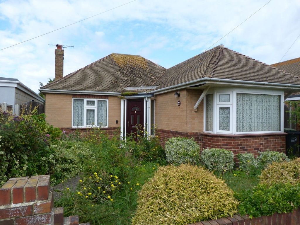2 bed bungalow for sale in Wellesley Close, Broadstairs CT10, £345,000