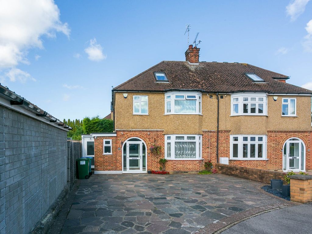 4 bed semidetached house for sale in Telford Close, Watford