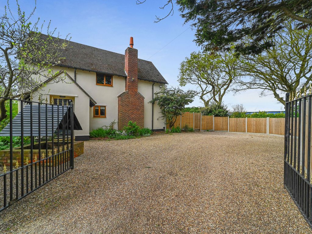 5 bed detached house for sale in Ipswich Road, Colchester CO4, £750,000