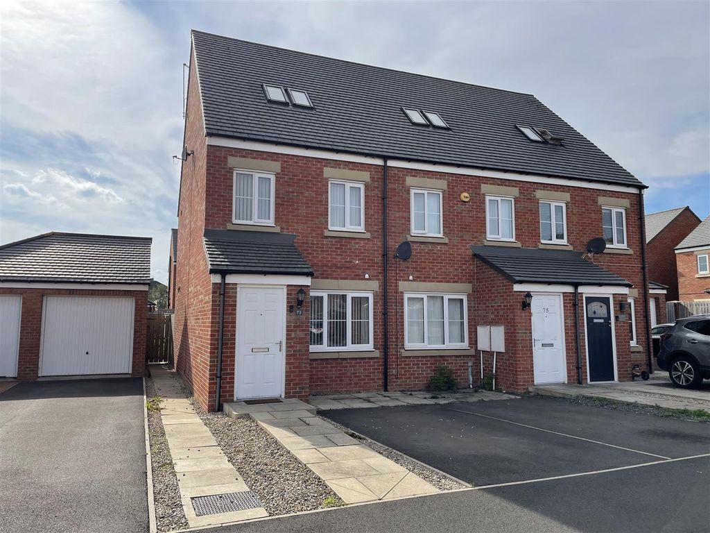 3 bed semidetached house for sale in Sandringham Way, Newfield