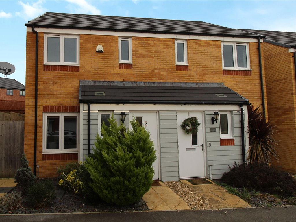 2 bed semidetached house for sale in Nuffield Way, Basingstoke