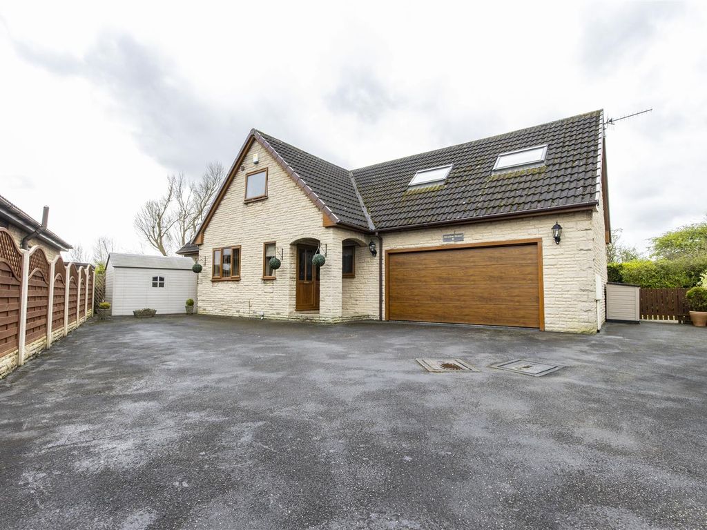 4 bed detached bungalow for sale in Meadow Close, New Whittington