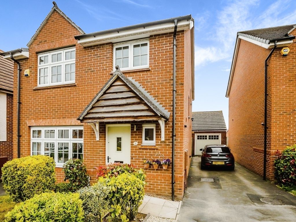 4 bed detached house for sale in Oakdene Drive, Crofton, Wakefield