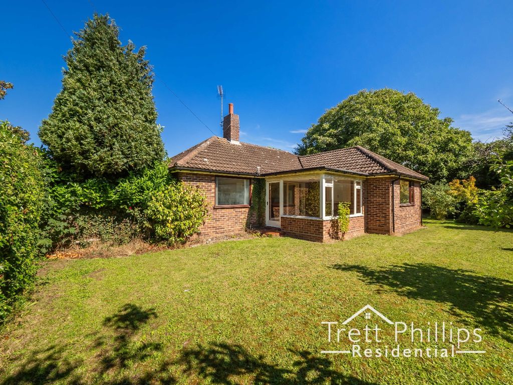 2 bed detached bungalow for sale in Lawns Loke, Stalham, Norwich
