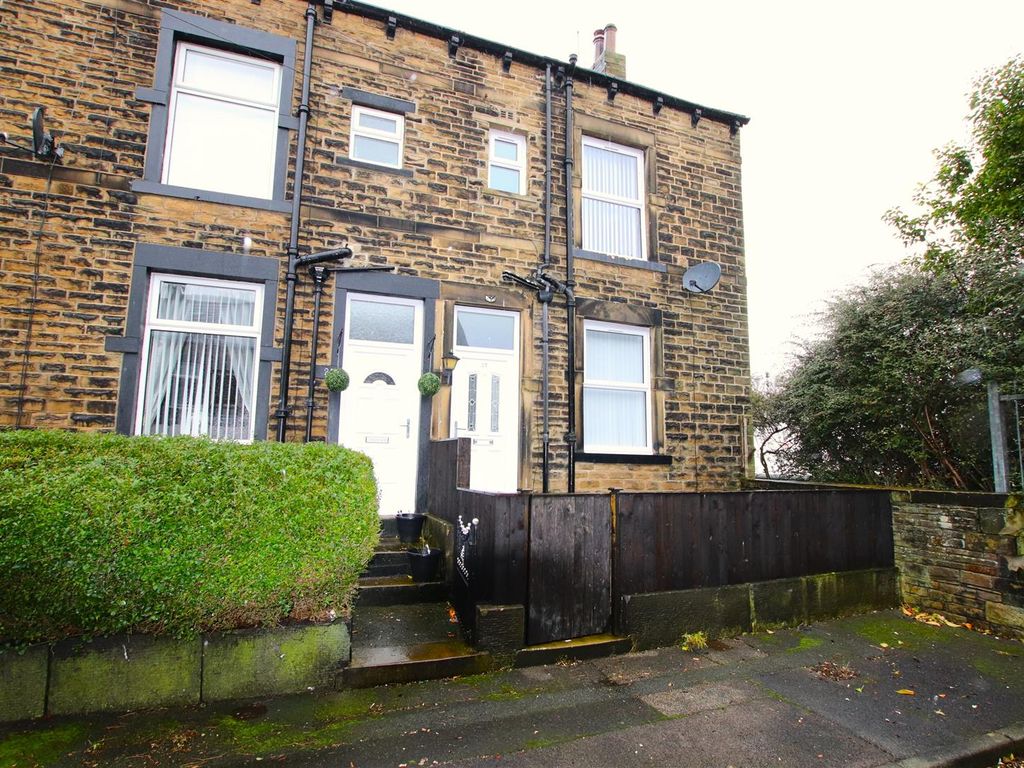3 bed end terrace house to rent in Peterborough Place, Bradford BD2, £