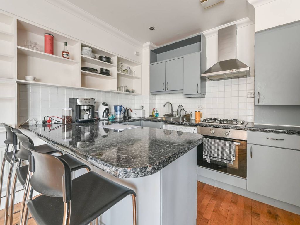 2 bed flat for sale in Bromells Road, Clapham Old Town, Clapham Old