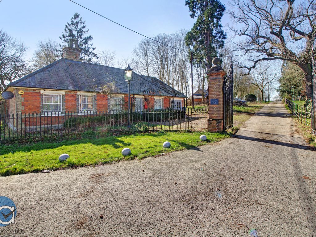 2 bed detached bungalow for sale in Kelvedon Road, Inworth, Colchester