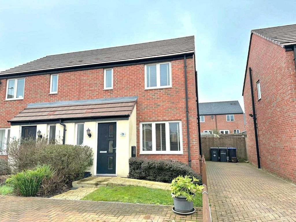 3 bed property for sale in Rowthorne Close, Northampton NN5, £275,000
