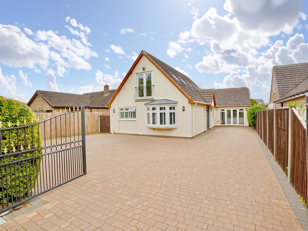 4 bed property for sale in Graveley Road, Offord D'arcy, St Neots PE19