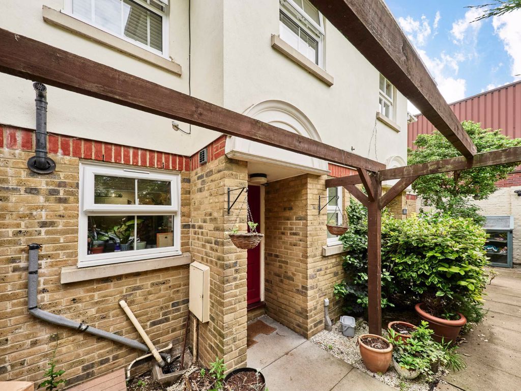 2 bed property for sale in Lydden Grove, London SW18 Zoopla