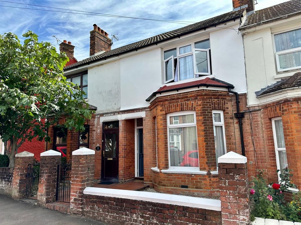 3 bed terraced house to rent in James Street, Ashford TN23, £1,350 pcm