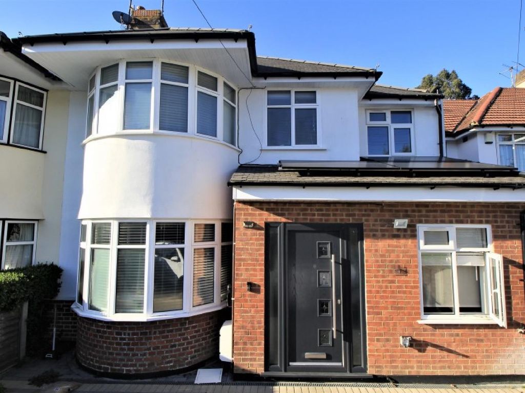 1 bed flat to rent in South Close, Village Way, Pinner HA5 Zoopla