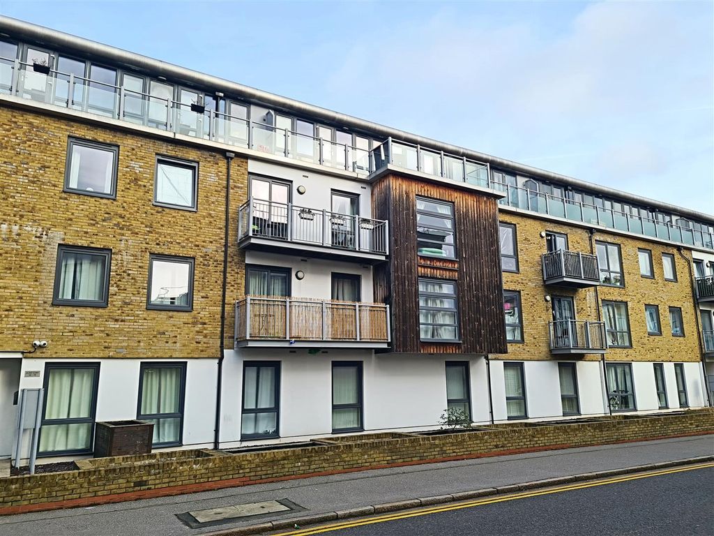 2 bed flat for sale in Mead Lane, Hertford SG13 Zoopla