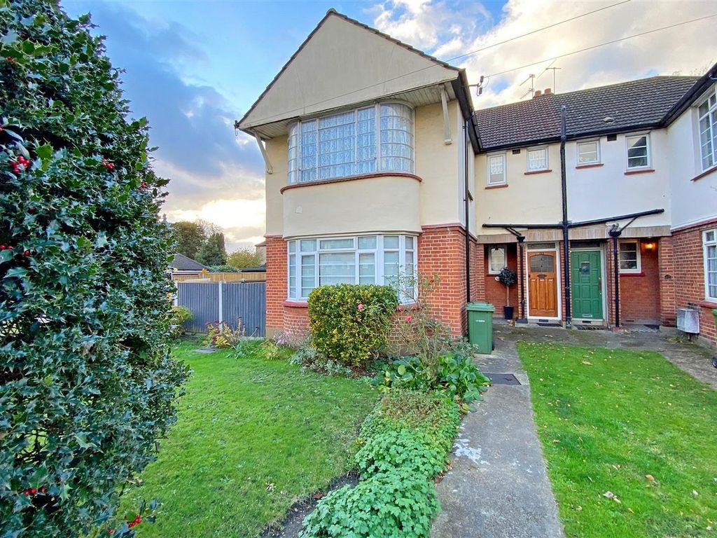 2 bed for sale in Billet Lane, Hornchurch RM11, £360,000