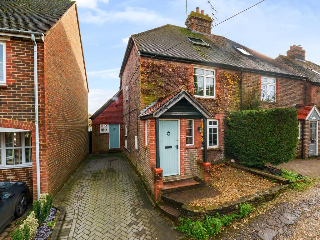 4 bed semidetached house for sale in Woodside Road, Chiddingfold GU8