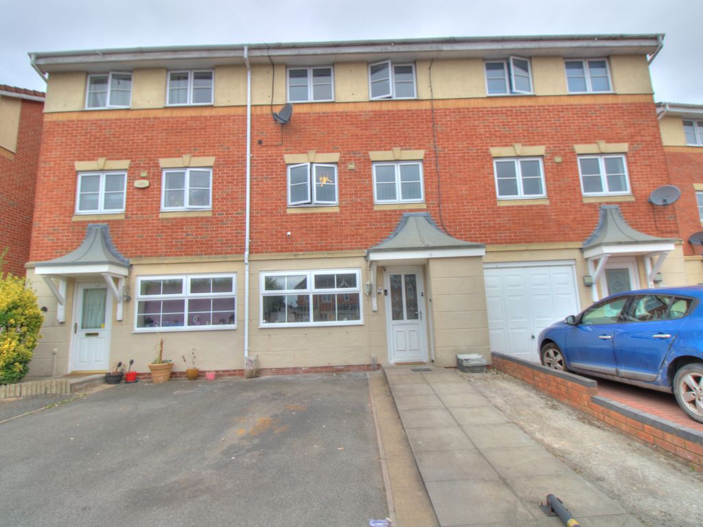 4 bed town house for sale in Macdonald Close, Tividale, Oldbury B69