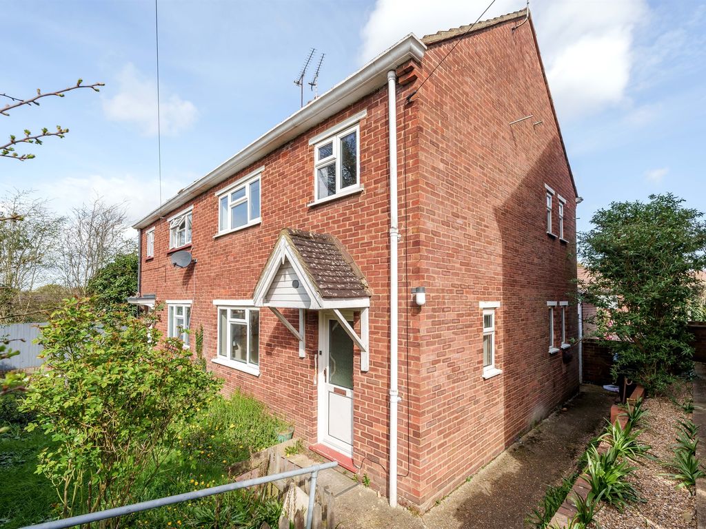 3 bed semidetached house for sale in Badger Close, Maidenhead SL6 Zoopla