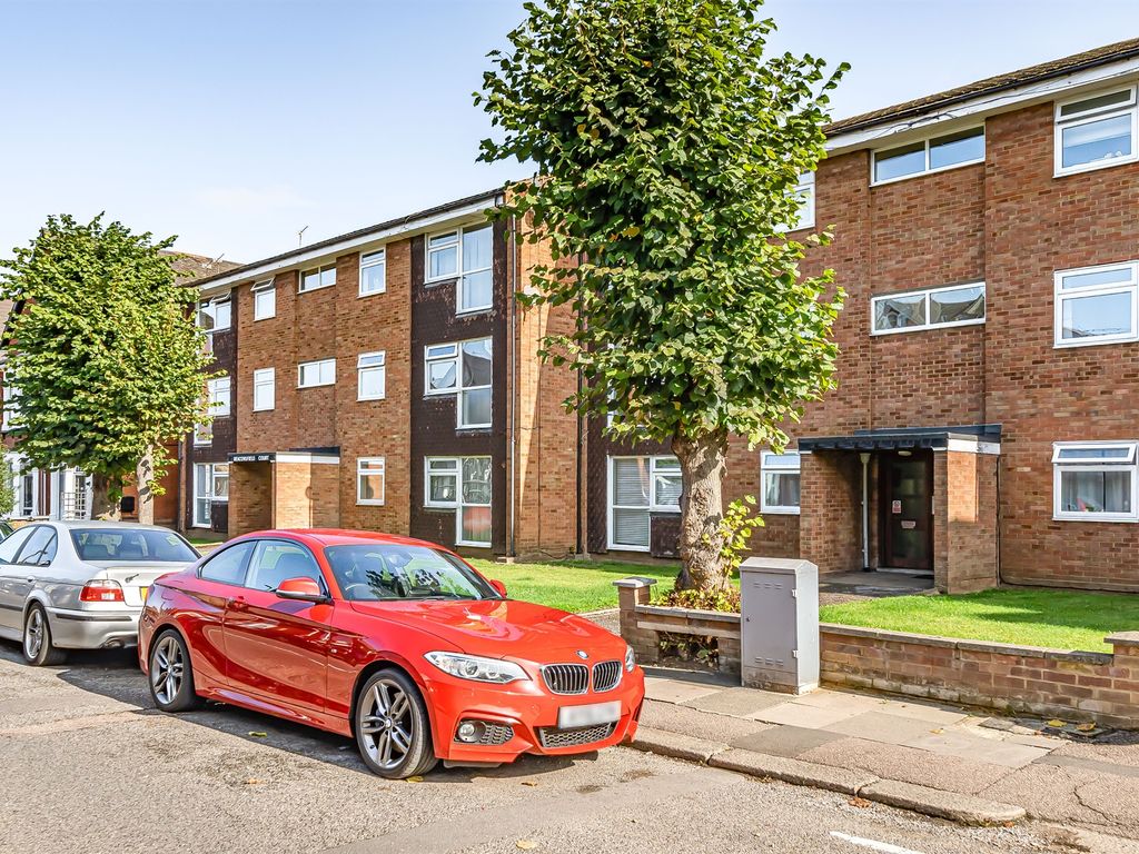 2 bed flat for sale in Beaconsfield Road, London N11, £350,000 Zoopla