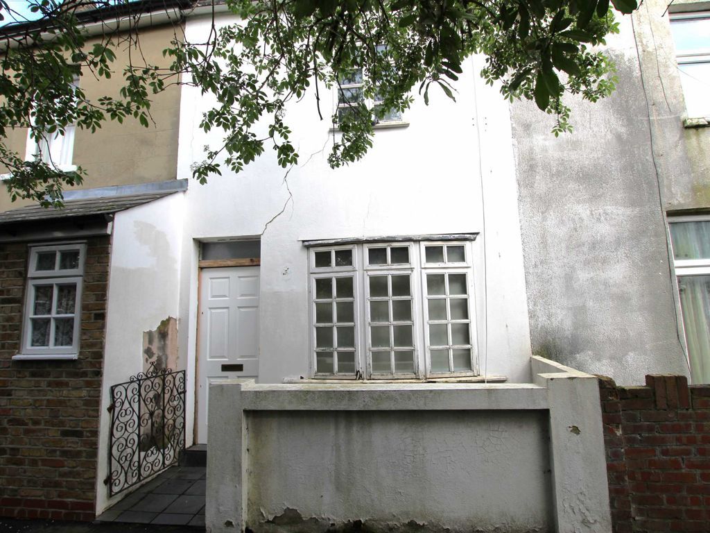 2 bed property for sale in Enfield Walk, Brentford TW8, £450,000 Zoopla