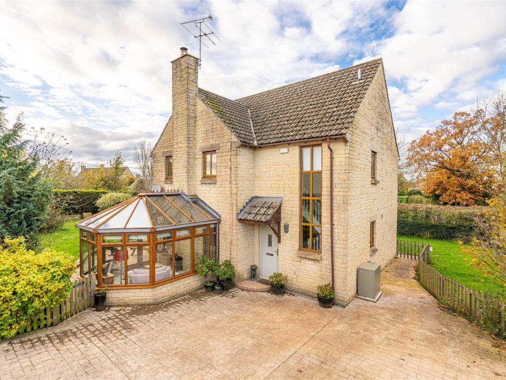 4 bed detached house for sale in Upper Malmesbury SN16, £