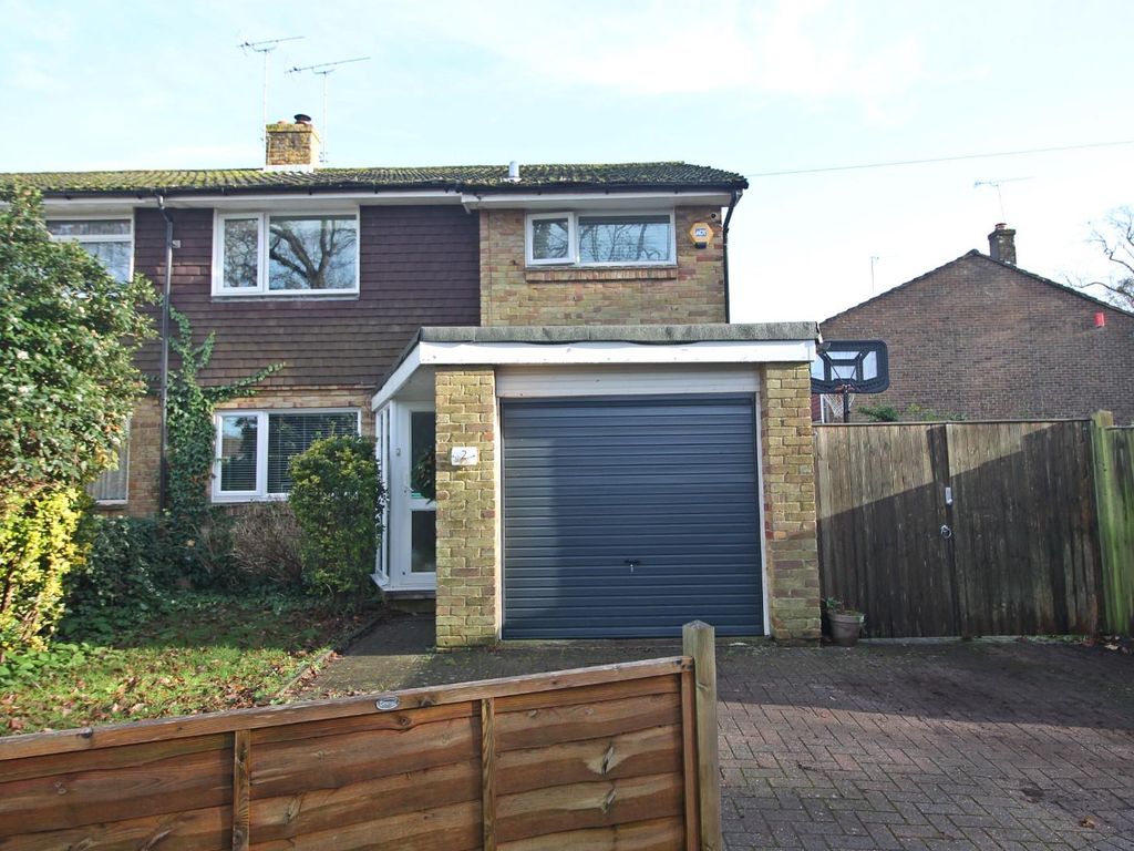 3 bed semidetached house for sale in Netley Lodge Close, Netley Abbey