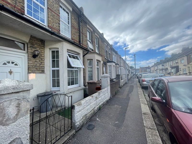 3 bed terraced house to rent in May Road, Gillingham, Kent ME7 Zoopla