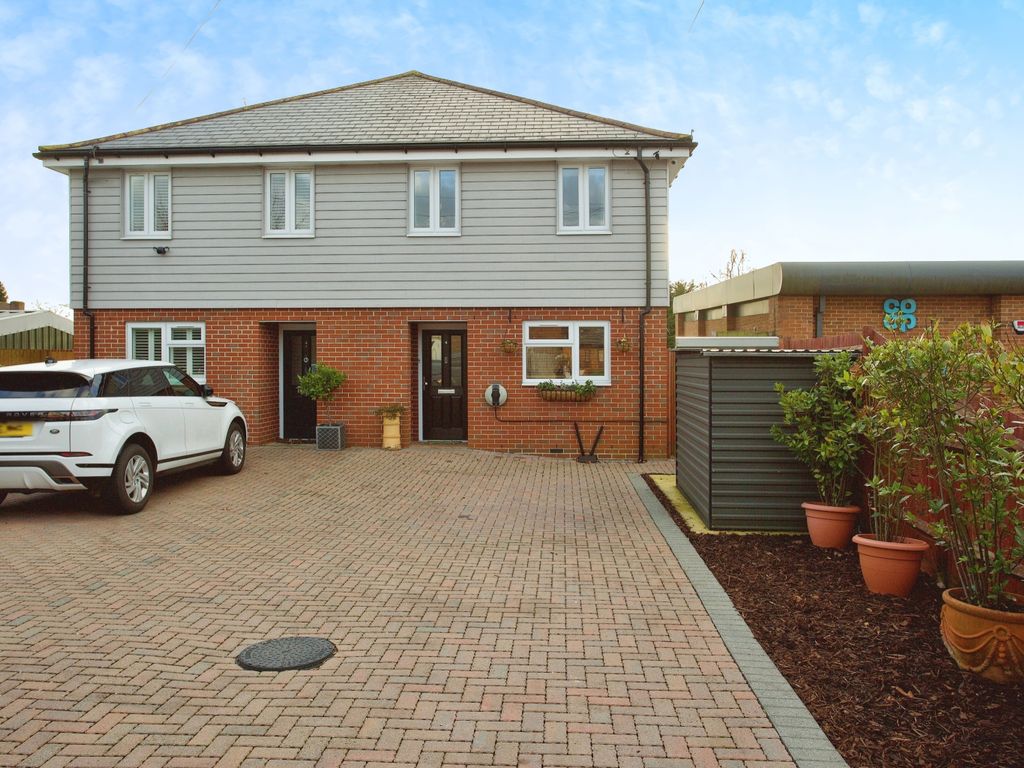 3 bed semidetached house for sale in South East Road, Southampton SO19