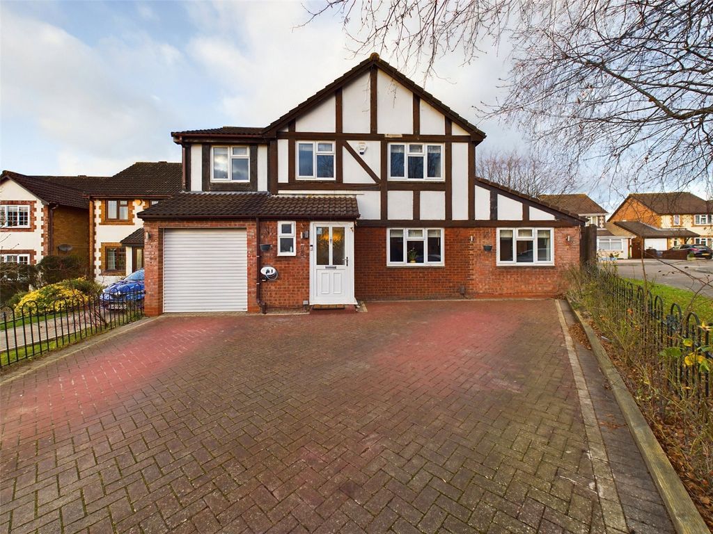6 bed detached house for sale in Alderton Close, Gloucester